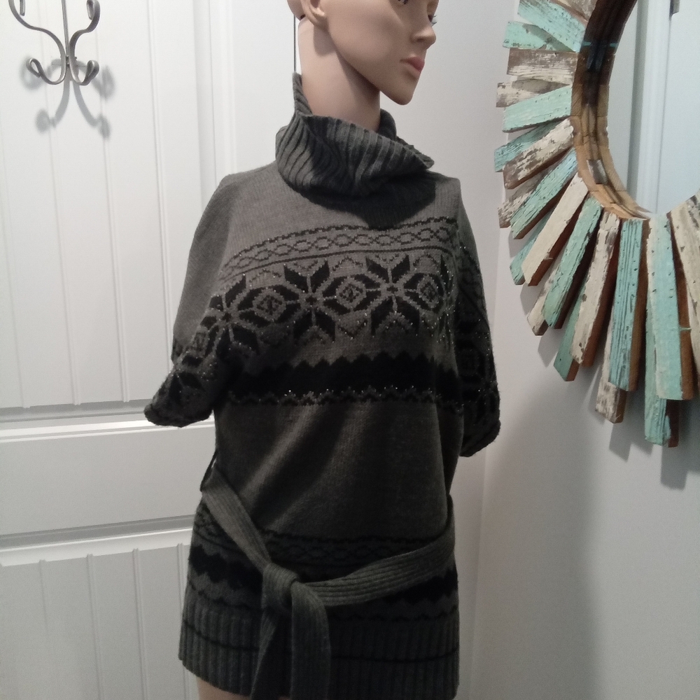 2-$10..Dress Barn Sz S Petite Beaded Short Sleeve Belted Gray Turtleneck Sweater